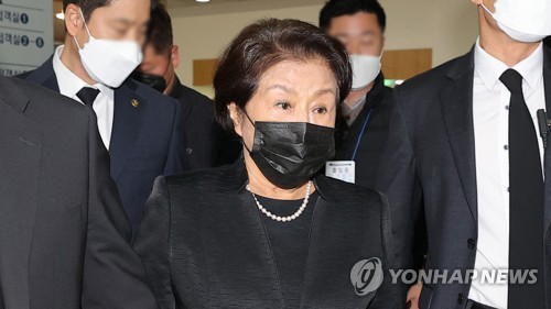 조문 마친 이순자 여사