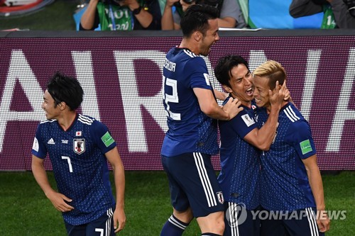 세네갈과 경기에서 득점한 뒤 기뻐하는 일본 선수들. [AFP=연합뉴스]