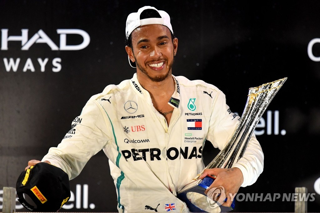 2018 F1 챔피언십 아부다비 그랑프리에서 우승한 루이스 해밀턴