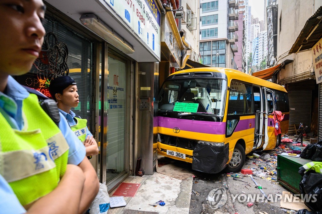 HONG KONG-ACCIDENT-BUS-CRASH