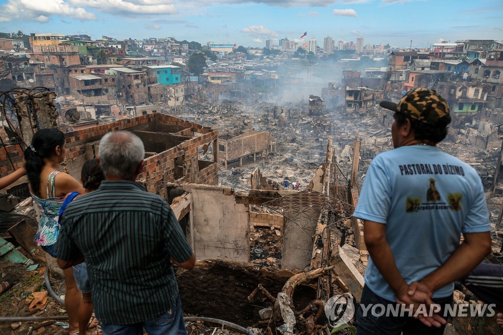 ′잿더미로 변해버린 아마존 도시′…브라질 마나우스서 대형 화재