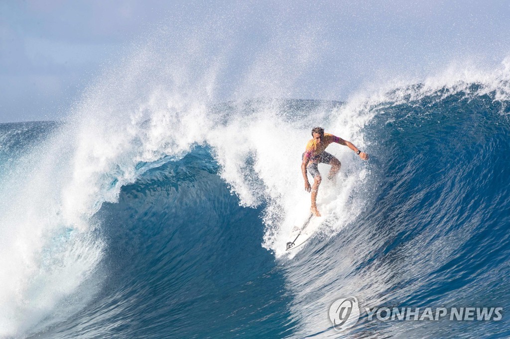 TAHITI-SURFING
