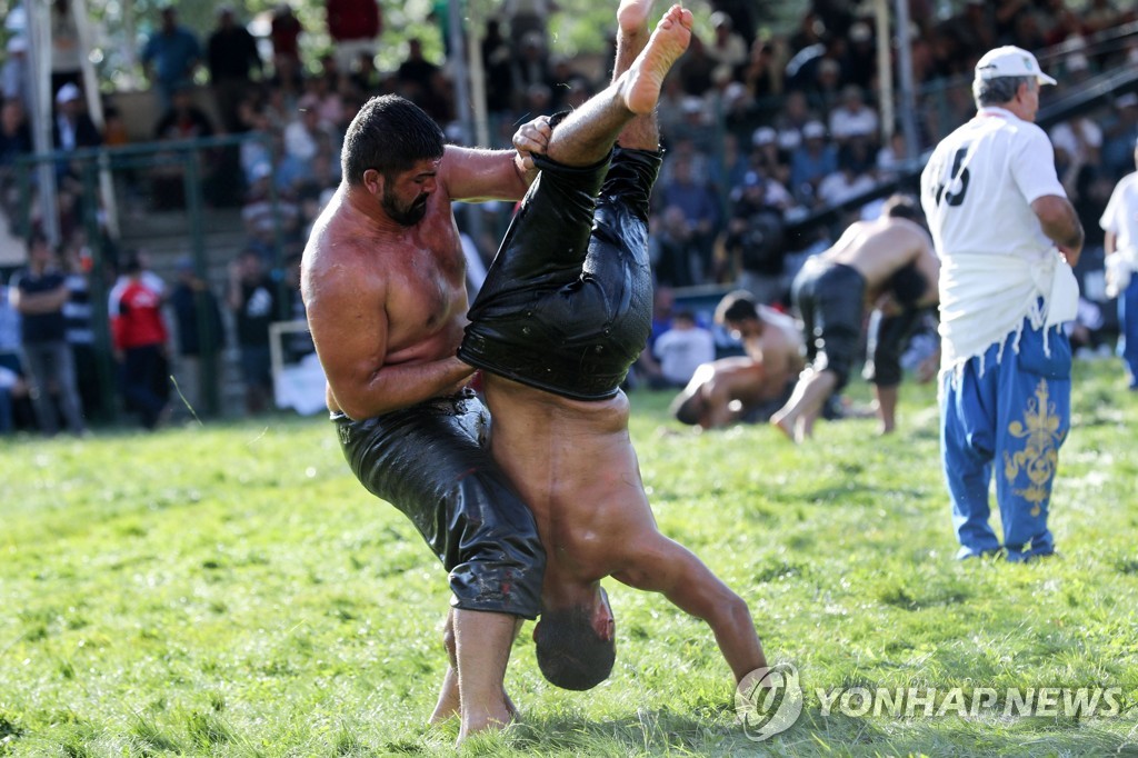 WRESTLING-TUR-OIL