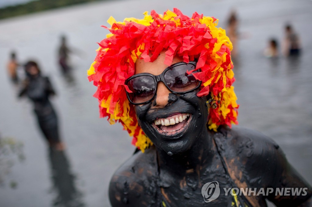 BRAZIL-CARNIVAL-BLOCO DA LAMA