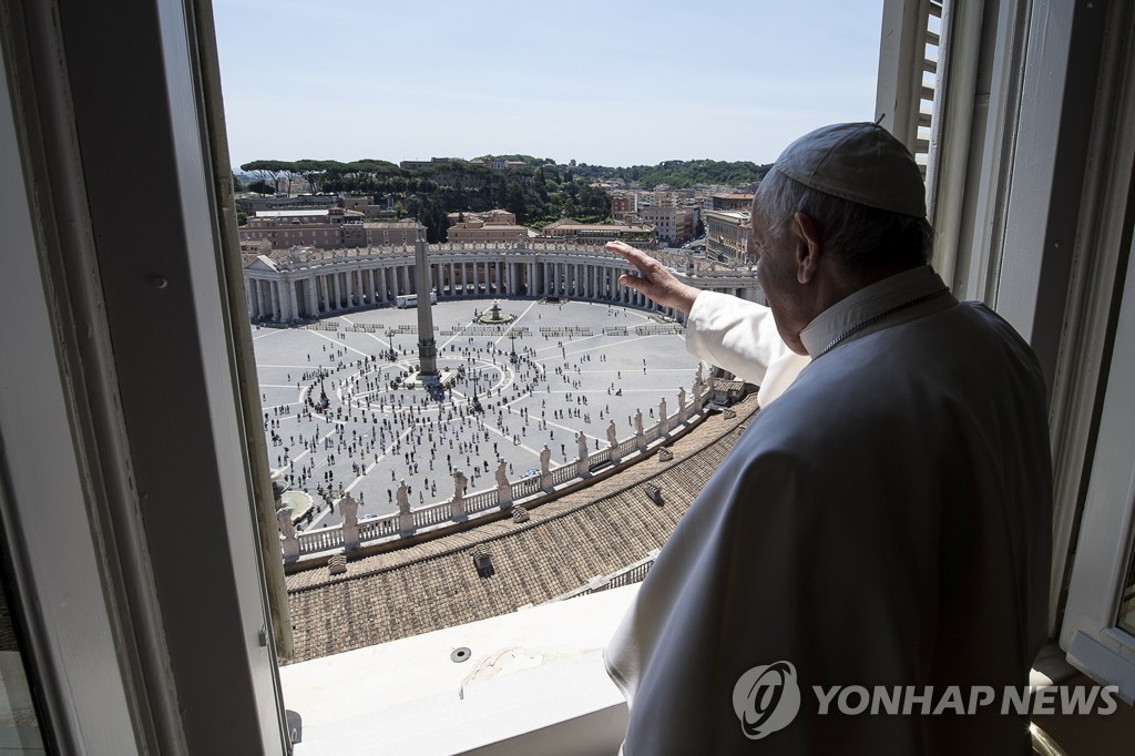 교황, 석달 만에 바티칸 성베드로광장서 주일삼종기도 주례