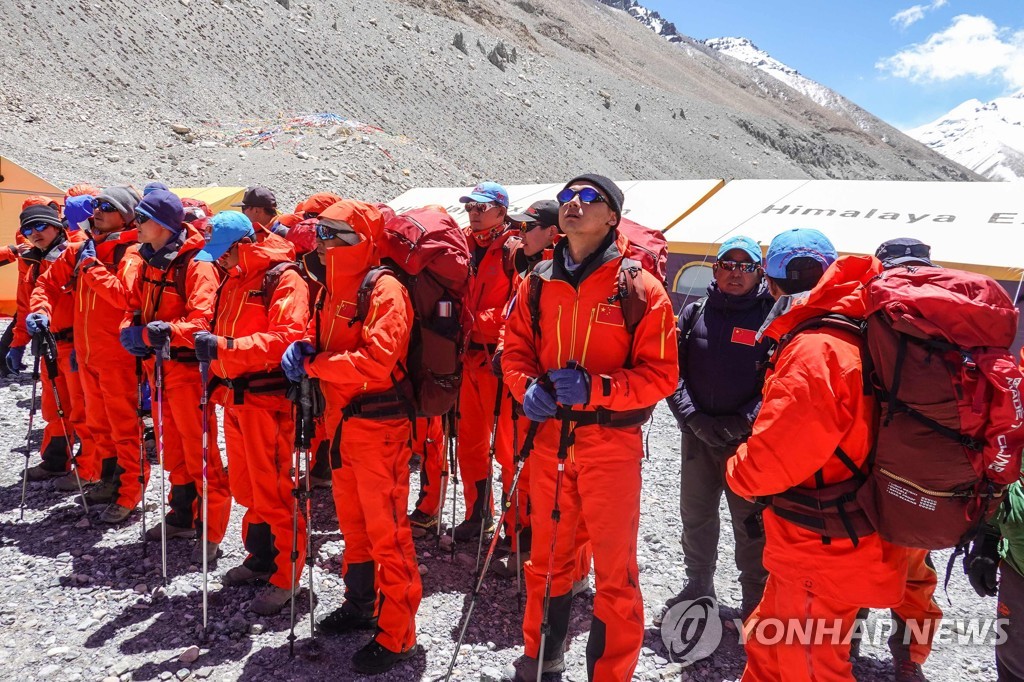 CLIMBING-CHN-CHINA-MOUNTAINEERING