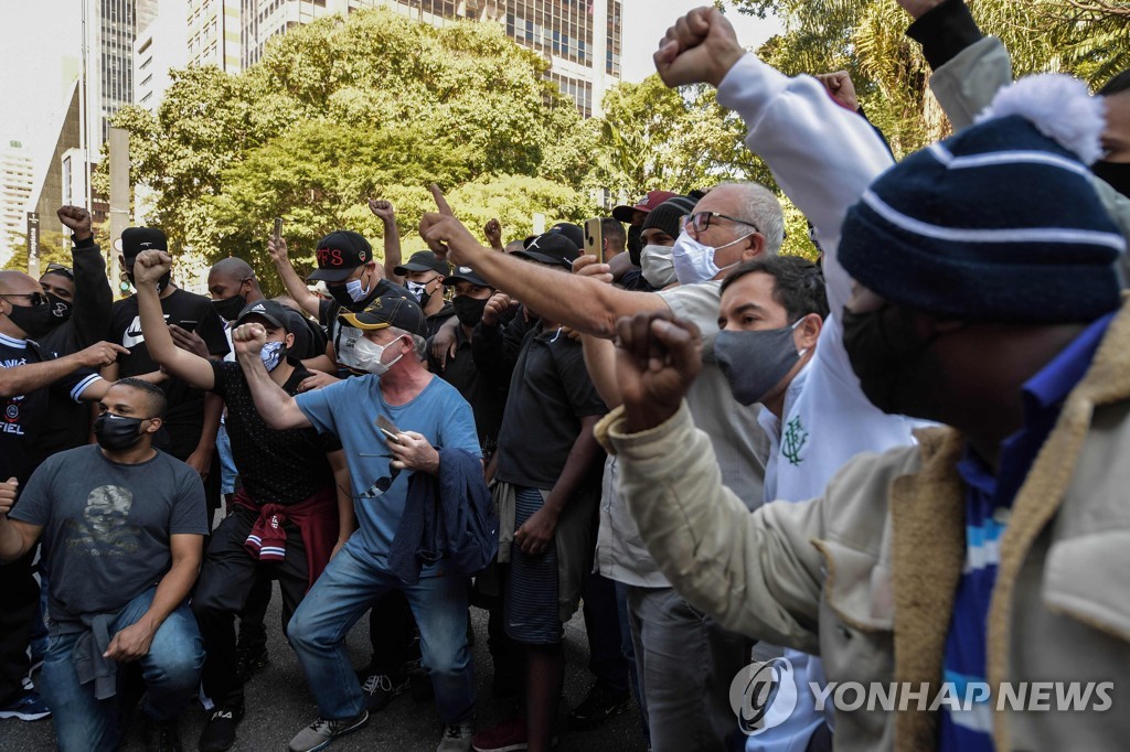 BRAZIL-HEALTH-VIRUS-BOLSONARO-FBL-PROTEST
