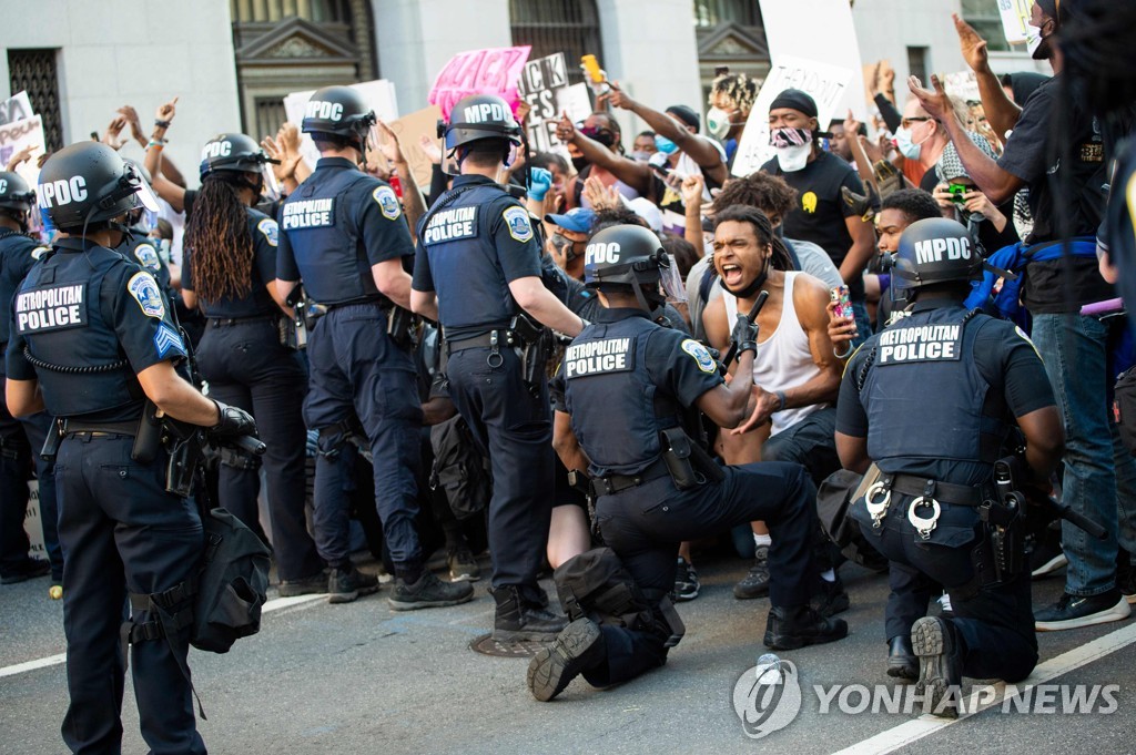 US-POLICE-RACE-UNREST-DEMONSTRATION-minorities-politics