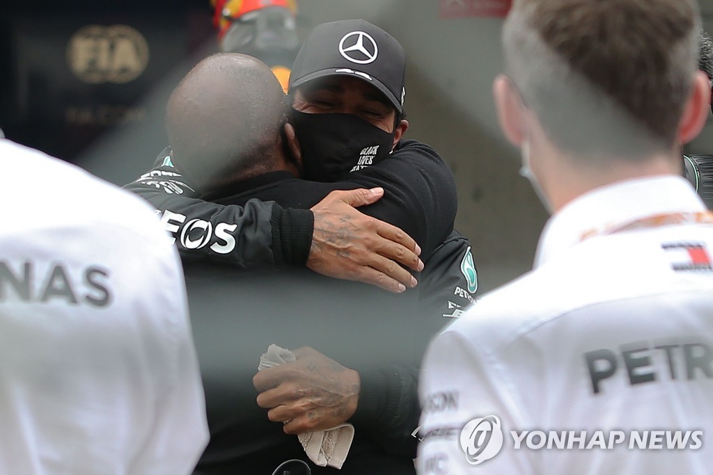 AUTO-PRIX-F1-POR-RACE