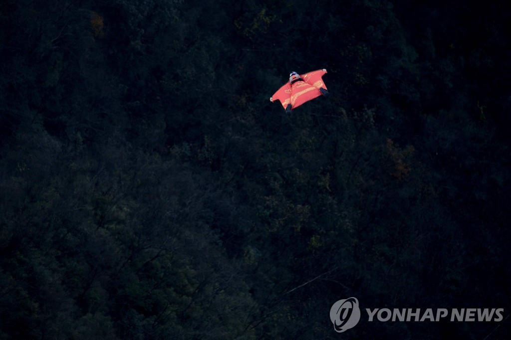 CHINA-LIFESTYLE-SPORT-WINGSUIT