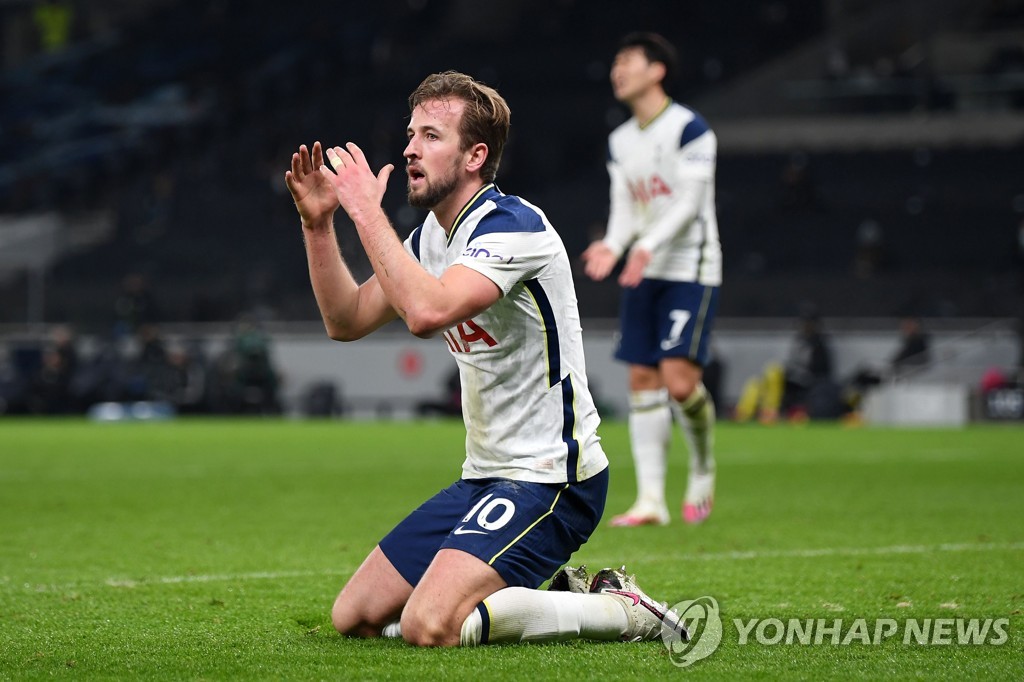 FBL-ENG-PR-TOTTENHAM-FULHAM