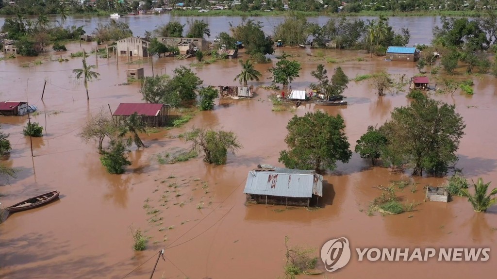 TOPSHOT-MOZAMBIQUE-WEATHER-DISASTER