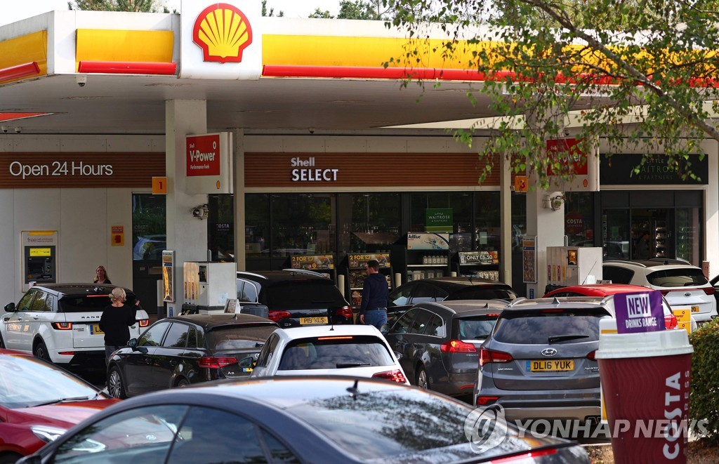BRITAIN-POLITICS-TRANSPORT-PETROL-SHORTAGES
