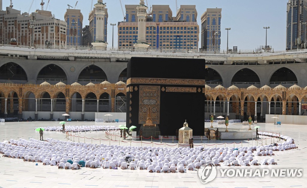 SAUDI-RELIGION-HEALTH-VIRUS