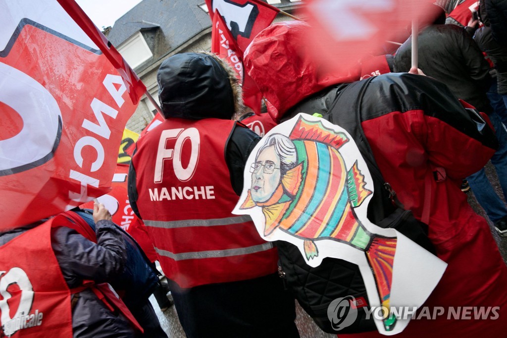 TOPSHOT-FRANCE-POLITICS-PENSIONS-DEMO