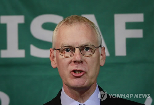 영국 외무부 정치 국장을 지낸 사이먼 개스 경