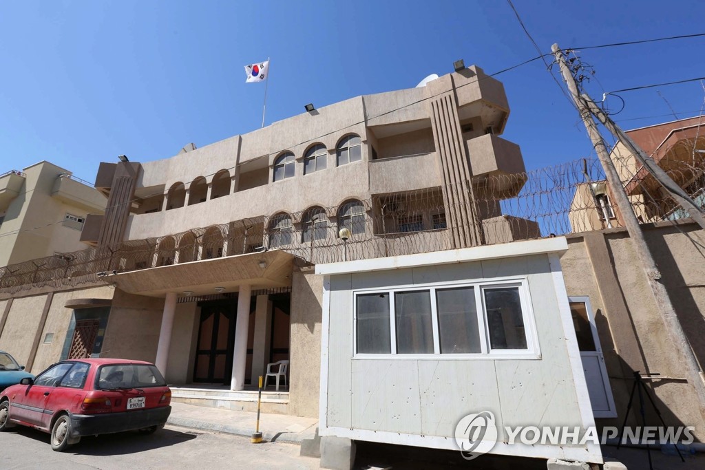 리비아 한국대사관 피습, 경비원 사망 