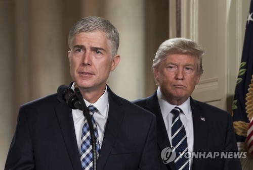 닐 고서치(왼쪽) 美대법관 지명자