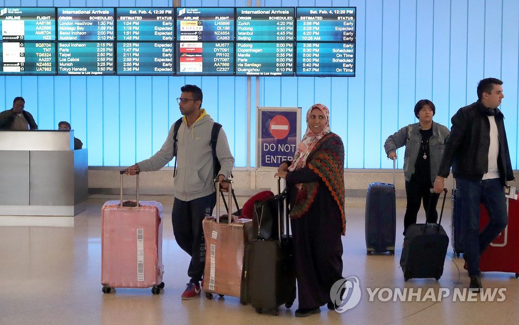 중동 여행객, 미국 도착