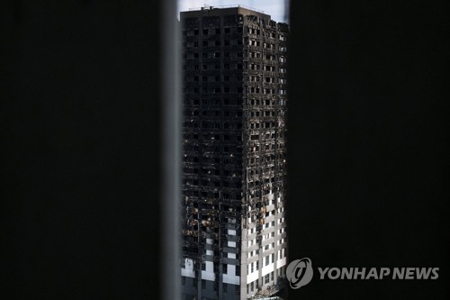 런던 아파트 화재 피해현장
