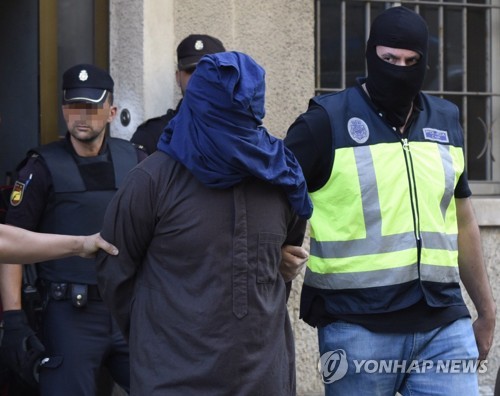 스페인에서 테러 혐의로 체포된 IS 연계세력 [EPA=연합뉴스 자료사진] 