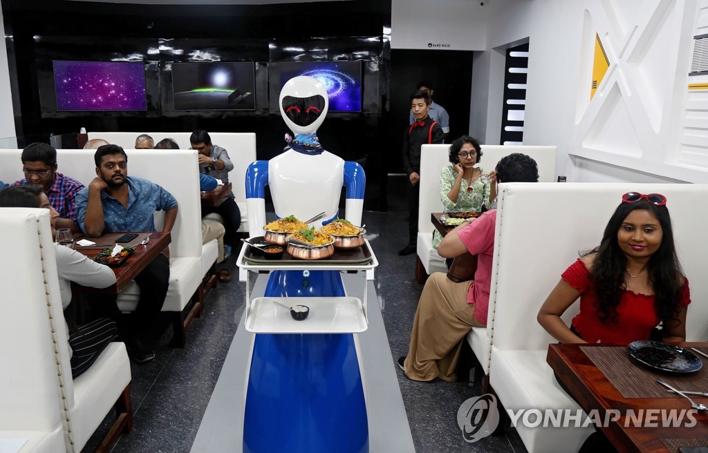 INDIA PHOTO SET ROBOT RESTAURANT