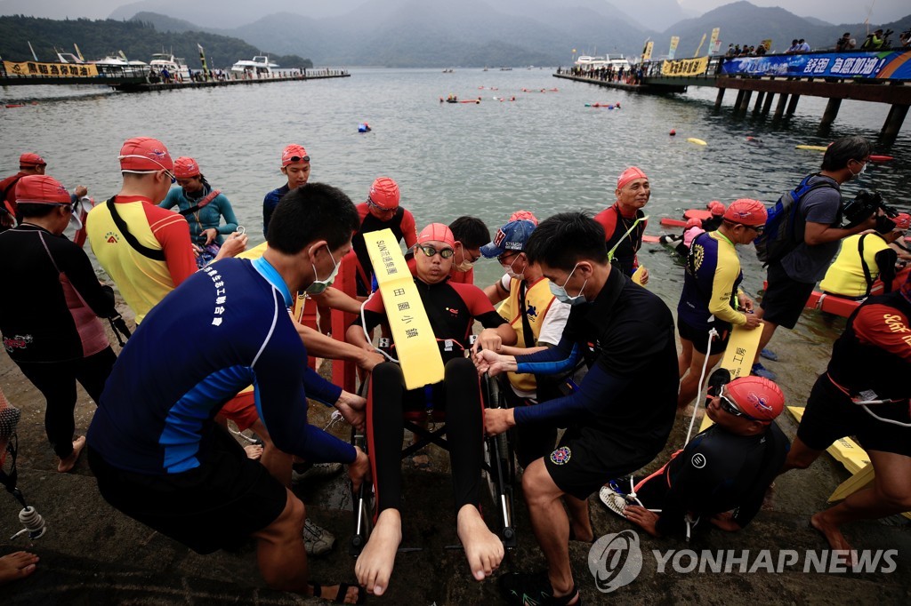 '대만인 인생 버킷리스트 중 하나'…일월담 호수 건너기 수영대회