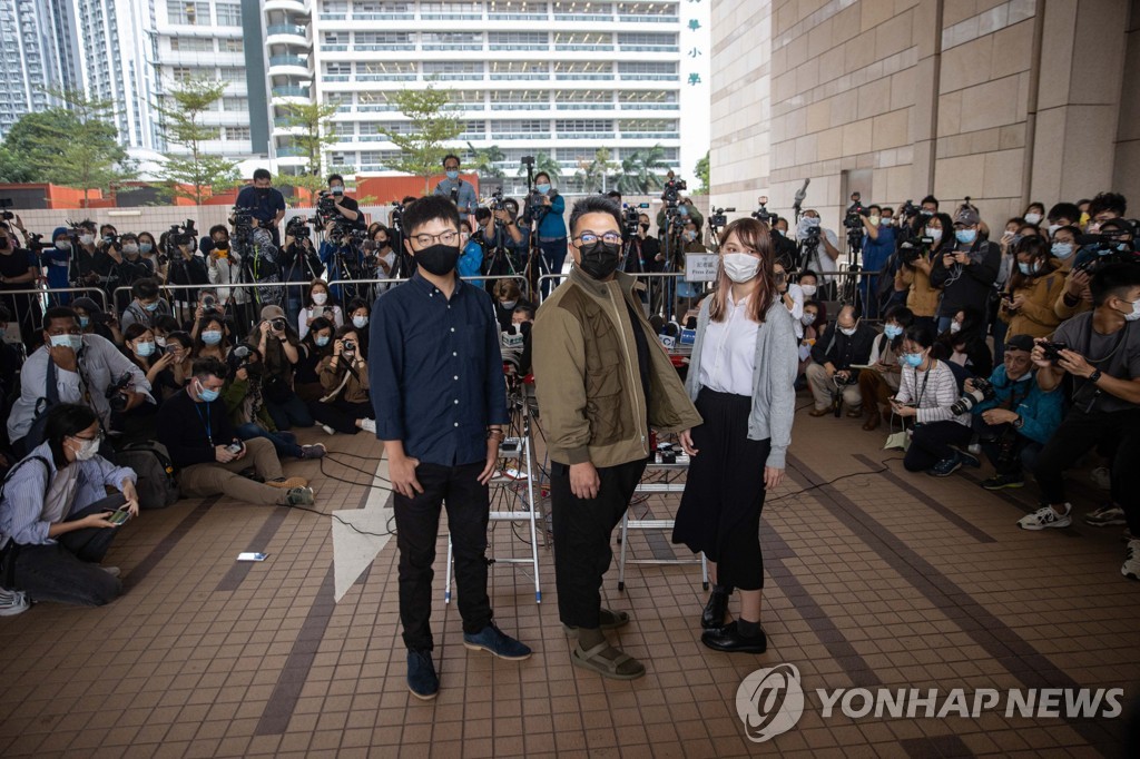 홍콩 조슈아 웡·아그네스 차우 수감…불법집회 선동 혐의