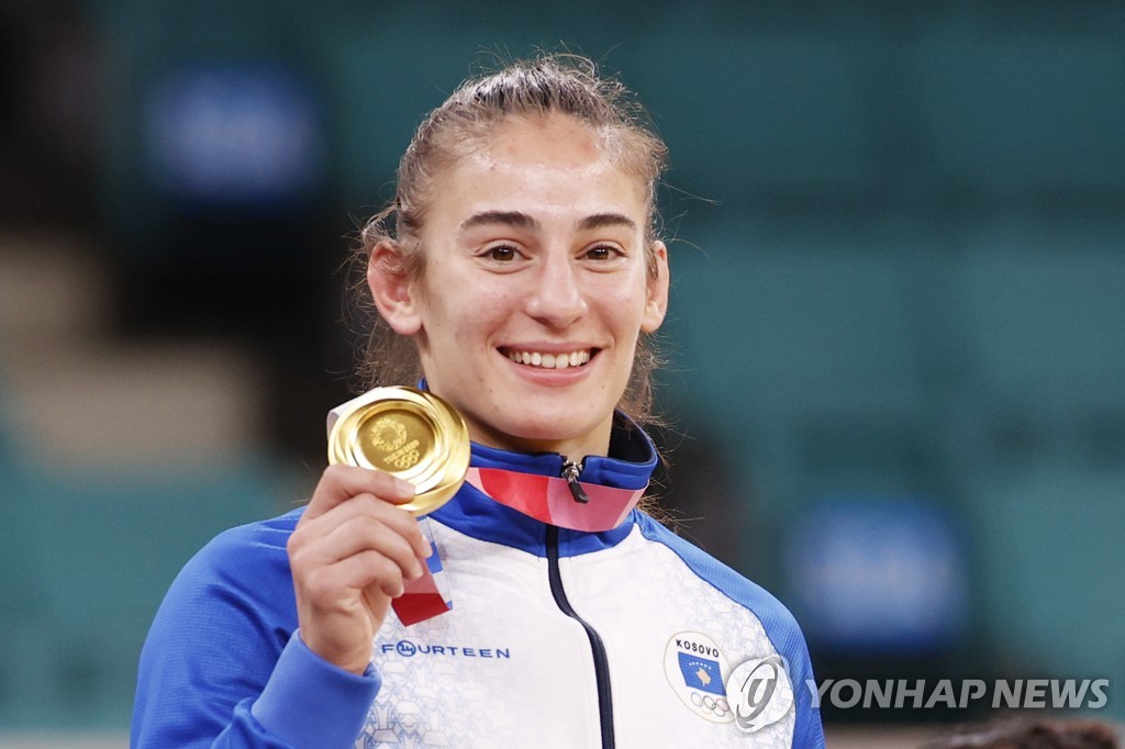 도쿄올림픽에서 코소보에 두 번째 금메달 안긴 계아코바 