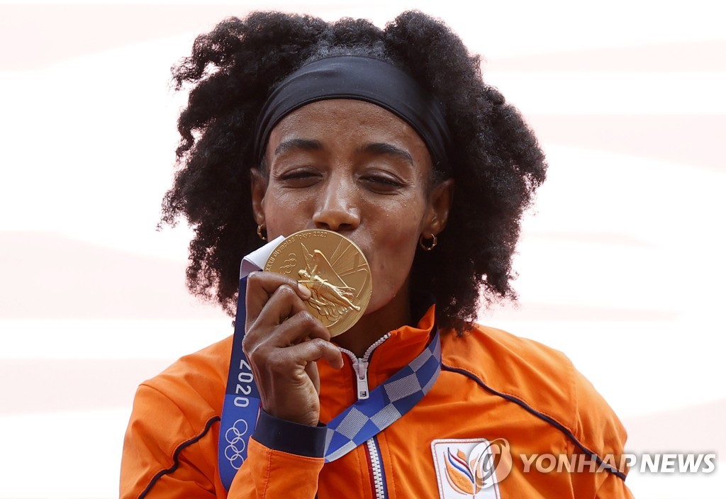 도쿄올림픽 육상 여자 5,000ｍ 금메달리스트 시판 하산