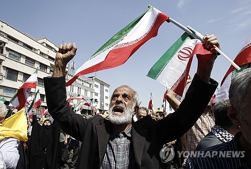 이란 테헤란 시내에서 반이스라엘 시위를 벌이는 시민들
