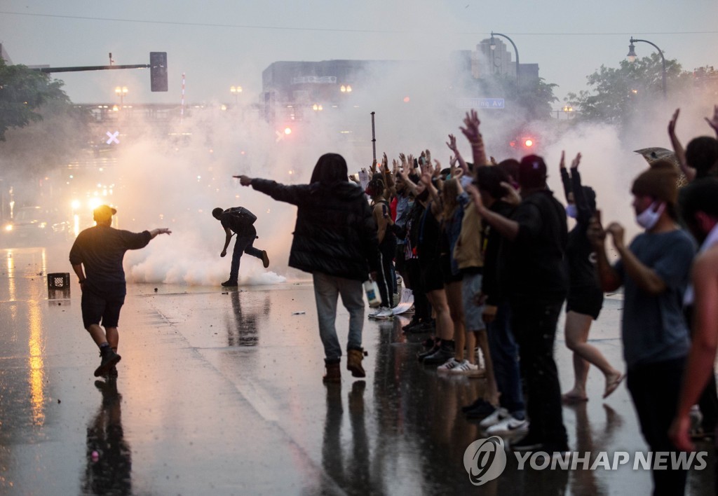 US-'I-CAN'T-BREATHE'-PROTEST-HELD-AFTER-MAN-DIES-IN-POLICE-CUSTO