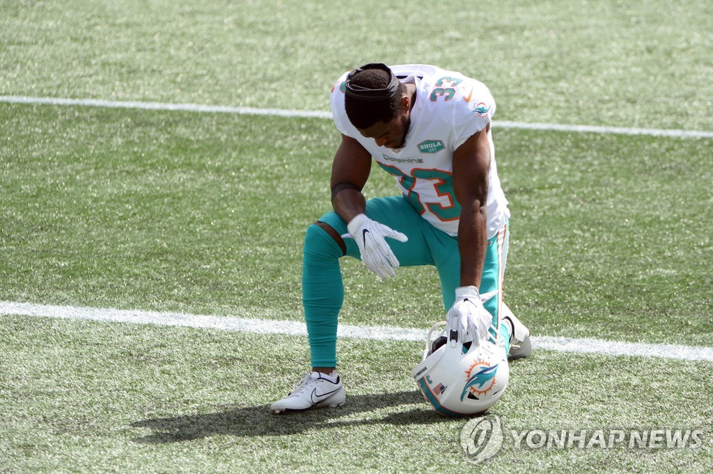 FBN-SPO-MIAMI-DOLPHINS-V-NEW-ENGLAND-PATRIOTS