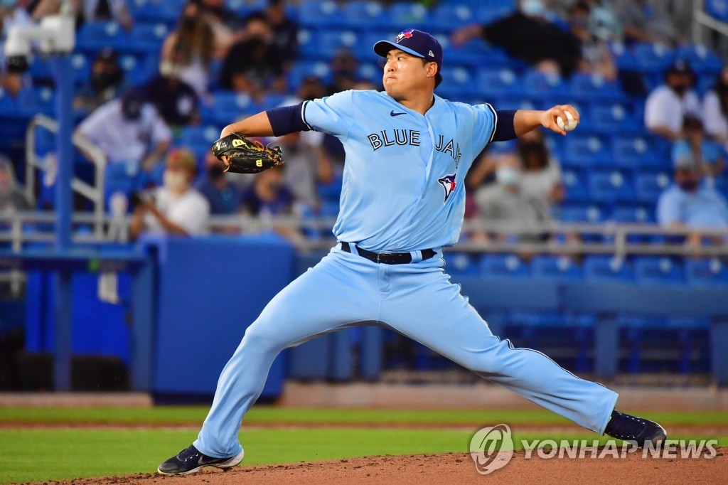 In this Getty Images photo, Ryu Hyun-jin of the Toronto Blue Jays pitches against the New York Yankees in the top of the third inning of a Major League Baseball regular season game at TD Ballpark in Dunedin, Florida, on April 13, 2021. (Yonhap)