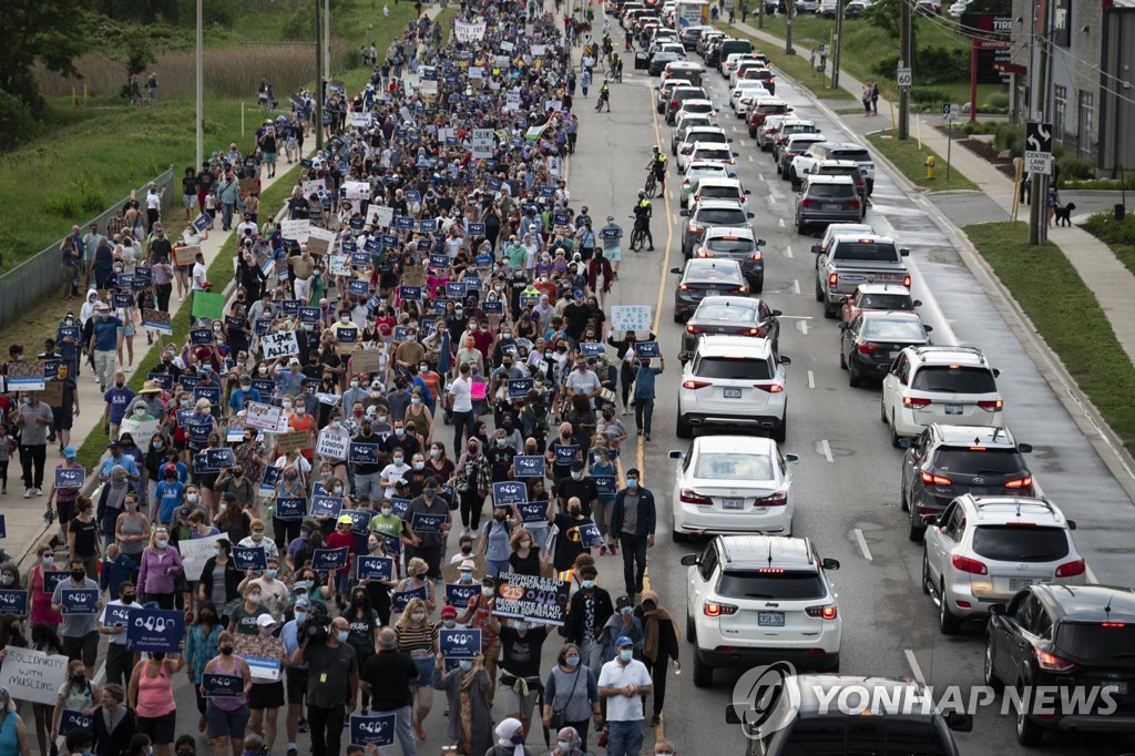 CANADA-MULTI-FAITH-'MARCH-TO-END-HATRED'-HELD-FOR-MUSLIM-FAMILY-