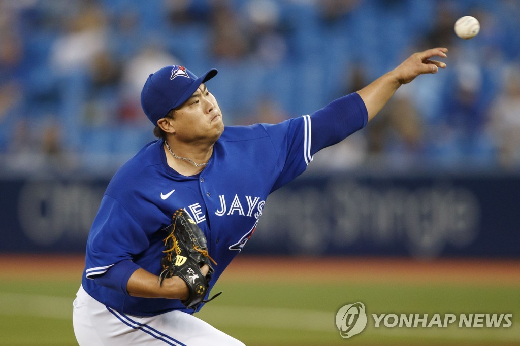 In this Getty Images photo, Ryu Hyun-jin of the Toronto Blue Jays pitches against the Minnesota Twins in the top of the second inning of a Major League Baseball regular season game at Rogers Centre in Toronto on Sept. 17, 2021. (Yonhap)