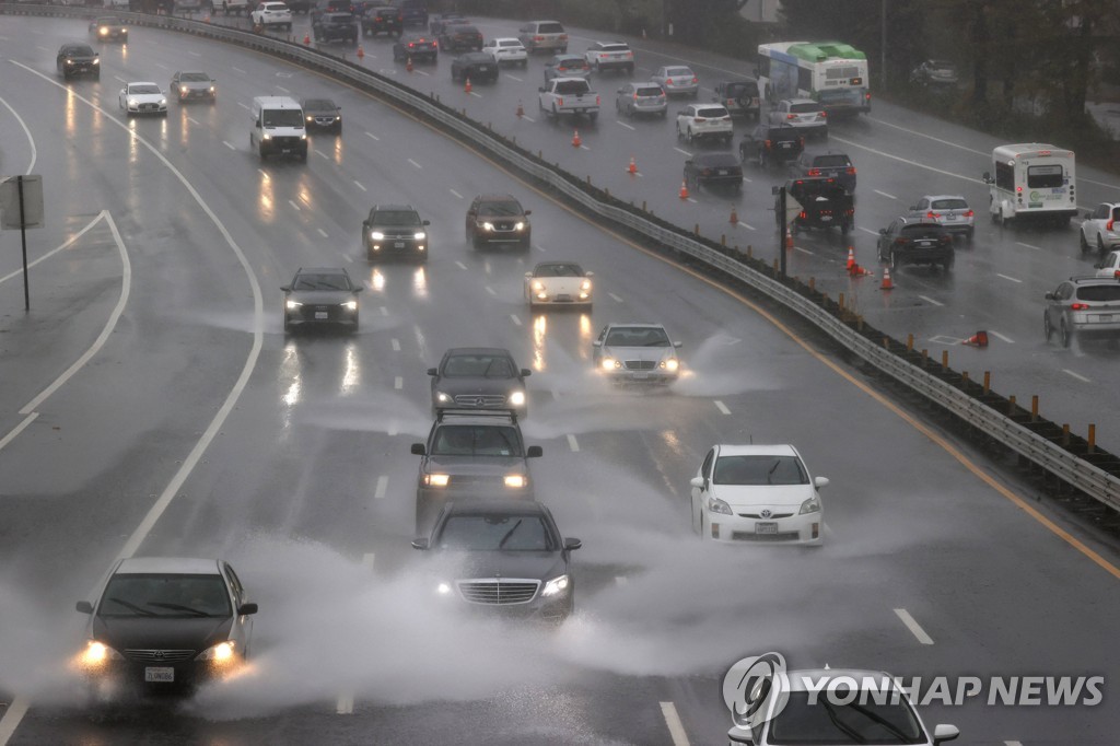 US-"BOMB-CYCLONE"-BRINGS-HEAVY-PRECIPITATION-TO-NORTHWEST-UNITED