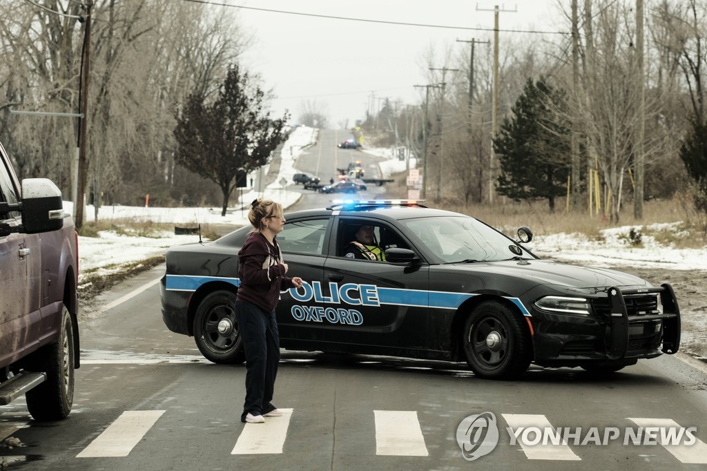 US-SHOOTING-AT-OXFORD-HIGH-SCHOOL-IN-MICHIGAN-LEAVES-3-STUDENTS-