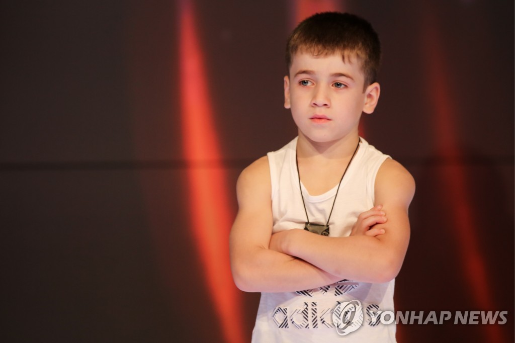 Chechen boy Rokhim Kuriyev sets two new world records