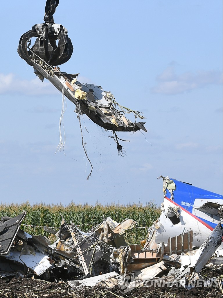 Dismantling Airbus A321 jet at crash landing site near Zhukovsky Airport