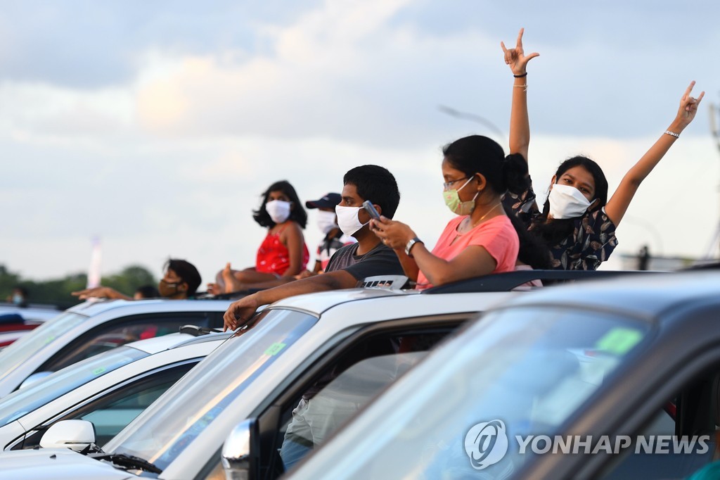 SRI LANKA-COLOMBO-DRIVE-IN OPEN-AIR-MUSICAL SHOW