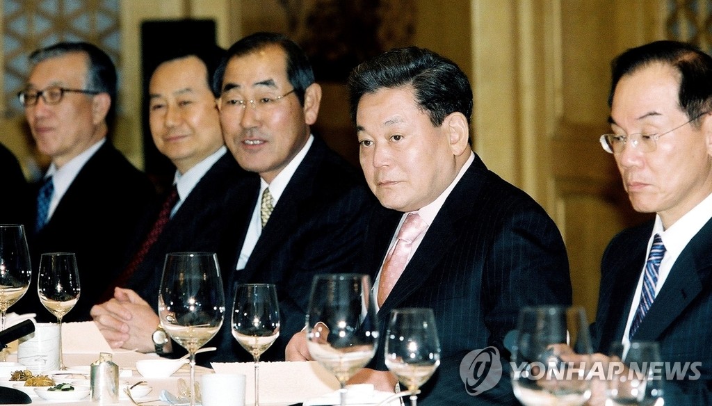 2003년 삼성 사장단 회의에 참석한 이건희 회장