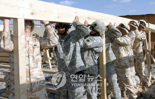 아프간 공사현장에서 땀 흘리는 다산부대 (2006년 자료사진)