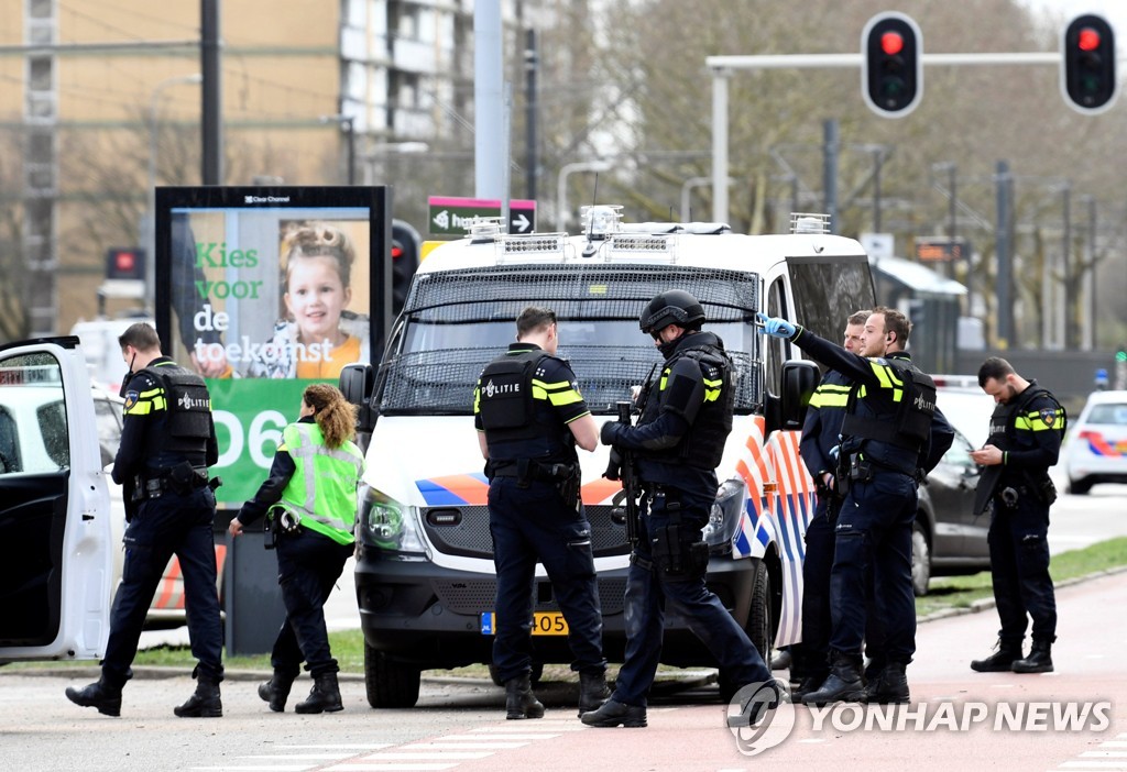 네덜란드 경찰, 총격 용의자 검거 나서 