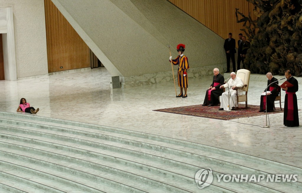 POPE-GIRL/