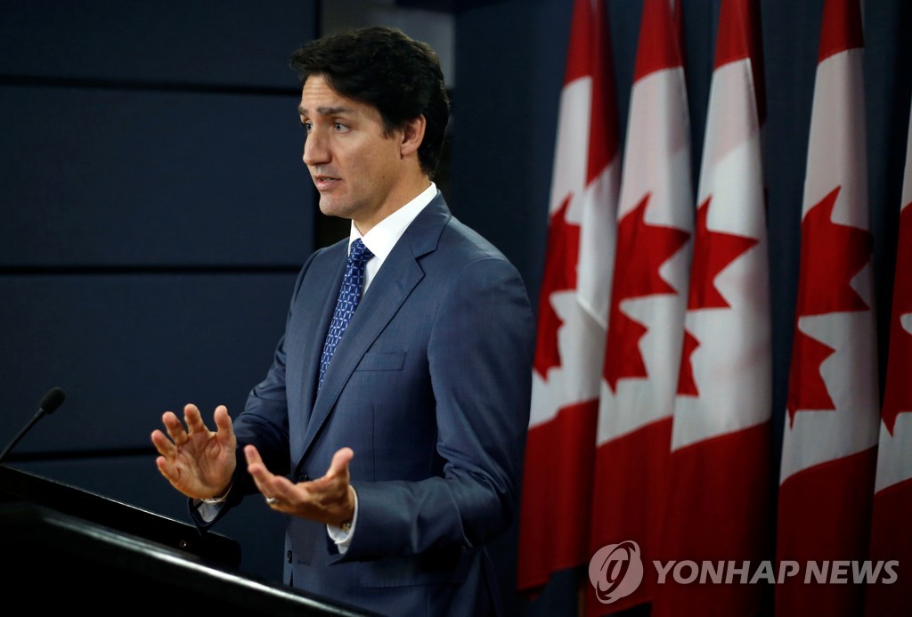 기자회견하는 쥐스탱 트뤼도 캐나다 총리