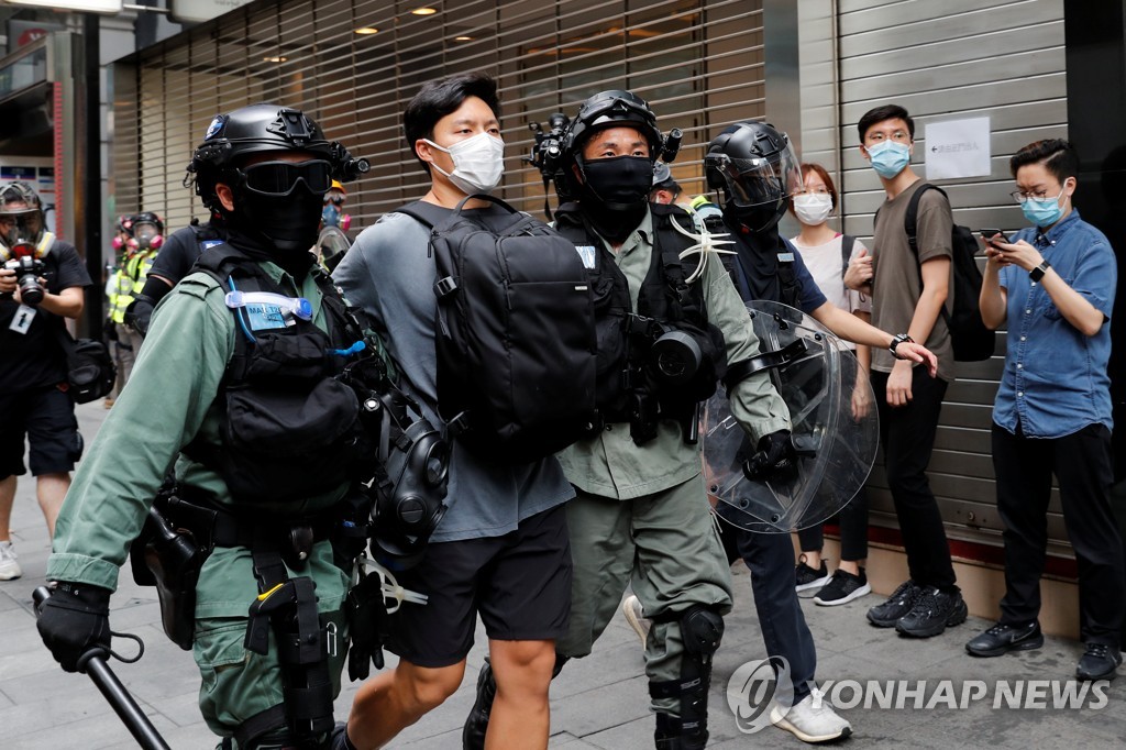 홍콩서 국가법 반대시위…"경찰 저지 속 약 300명 체포"