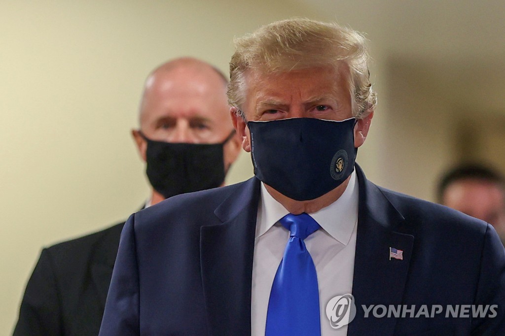 HEALTH-CORONAVIRUS/USA-MASK