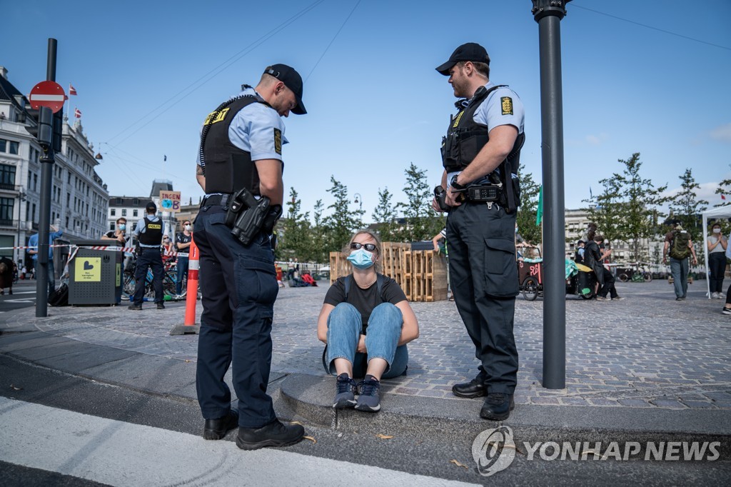 CLIMATE-CHANGE/DENMARK-PROTESTS
