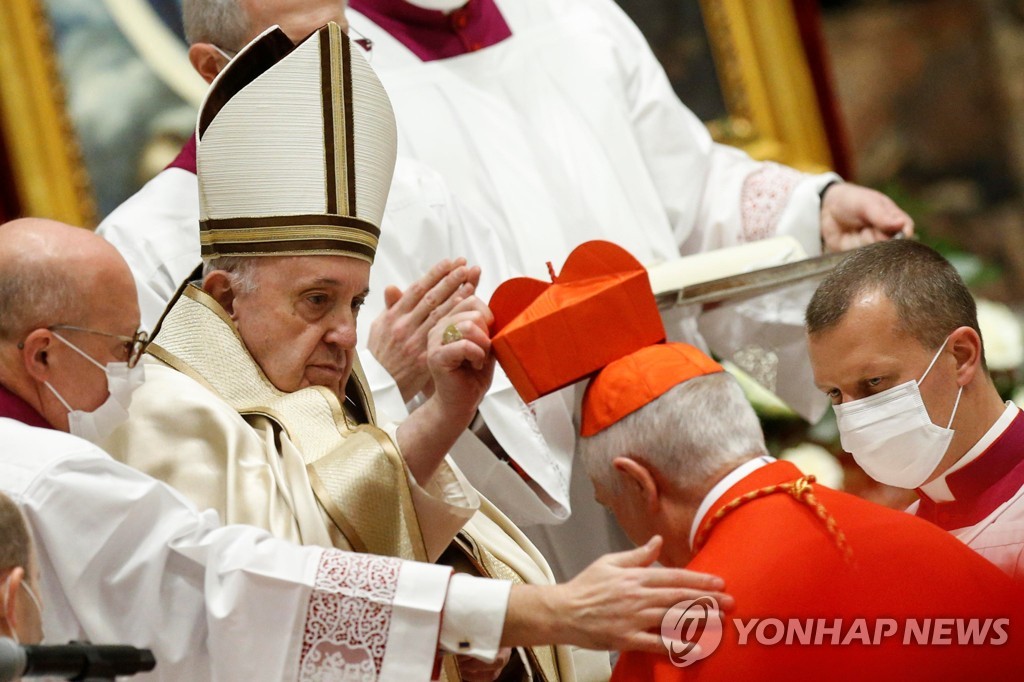 교황, 새 추기경 13명 공식 임명…바티칸 성베드로대성당 추기경회의